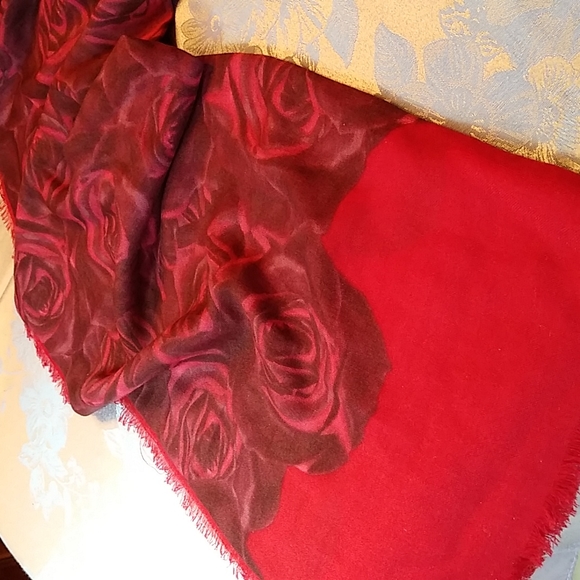 Large Scarf - Picture 5 of 5